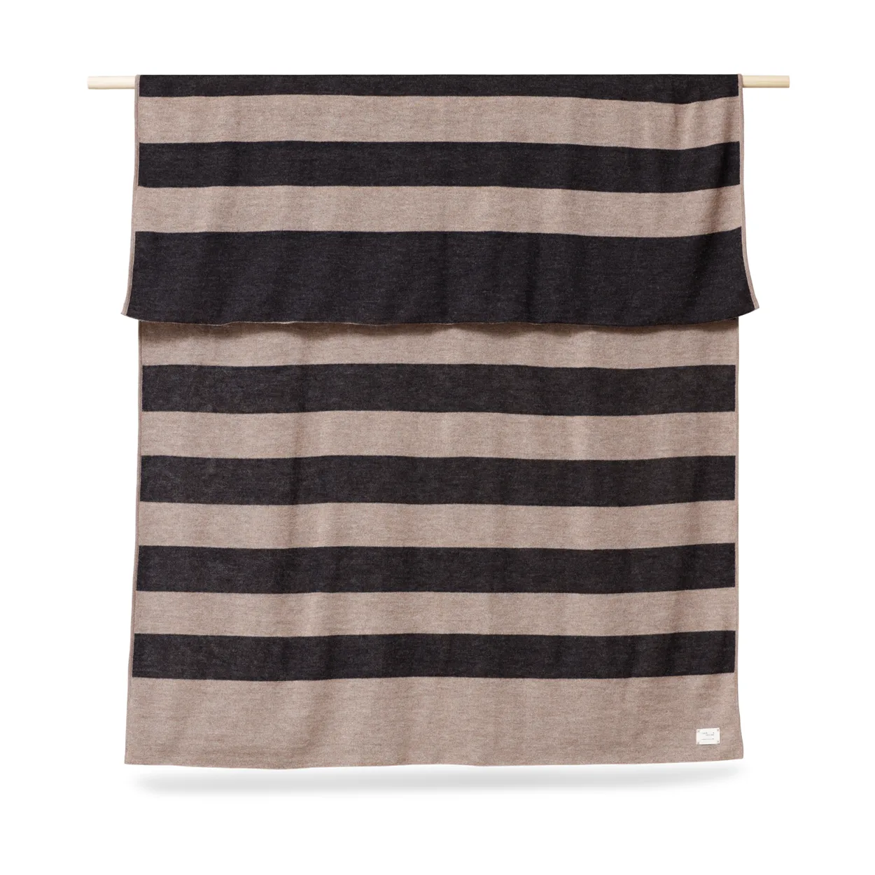 Form & Refine Aymara viltti 130x190 cm Ribbon Beige-black