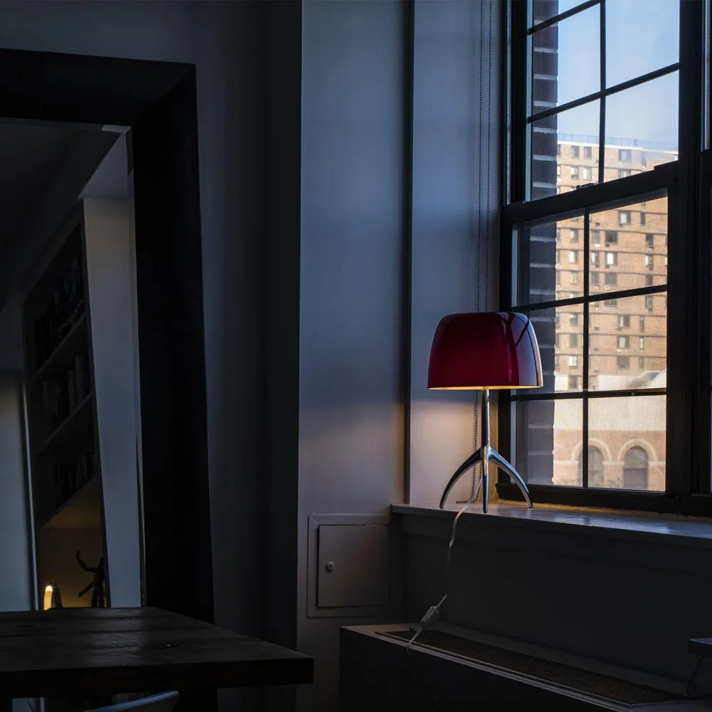 Lumiere Grande himmennettävä pöytälamppu, kirsikanpunainen, alumiini Foscarini