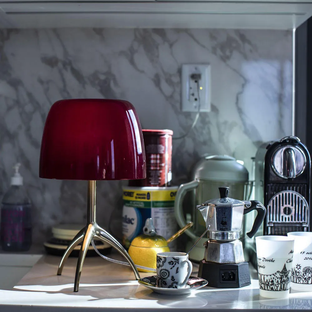 Lumiere Piccola himmennettävä pöytälamppu, Lämminvalkoinen varjostin mustakromijalka Foscarini