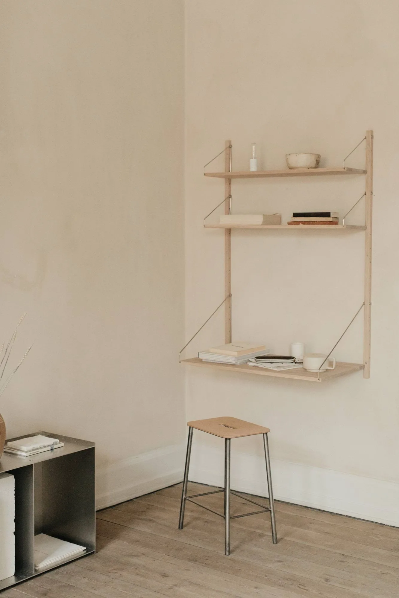 Adam jakkara, Raw steel-natural leather, H:50 cm FRAMA