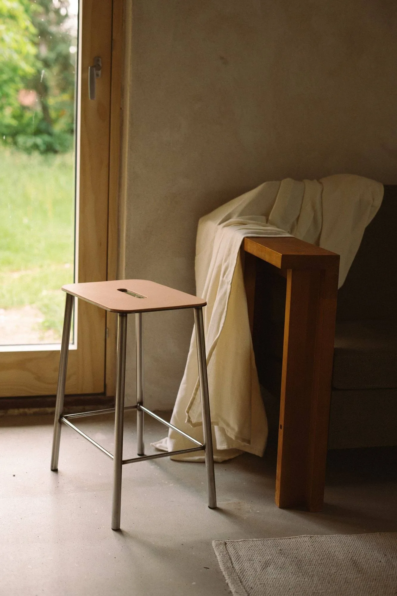 Adam jakkara, Raw steel-natural leather, H:65 cm FRAMA