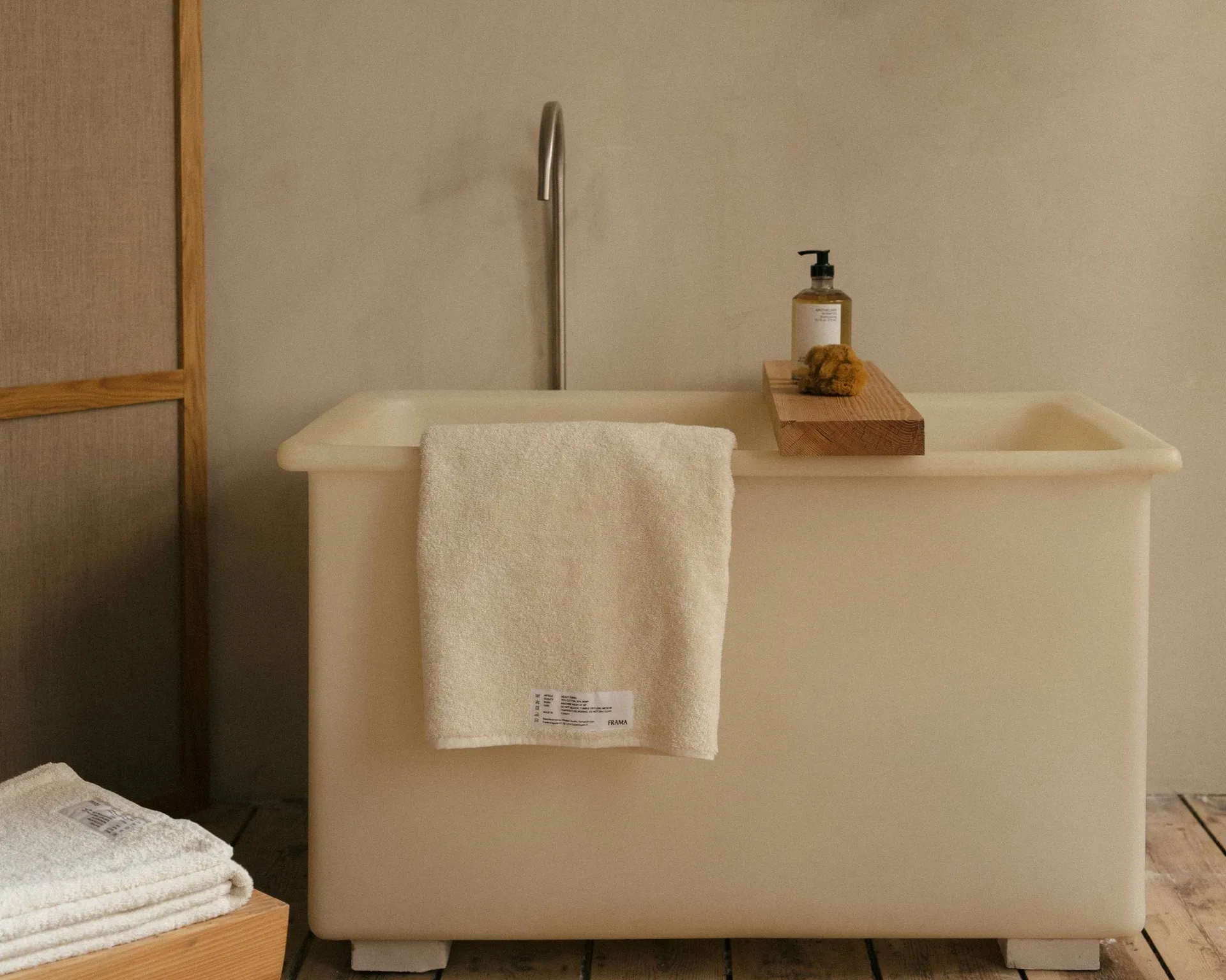 Heavy Towel kylpypyyhe 150x100 cm, Bone white (valkoinen) FRAMA