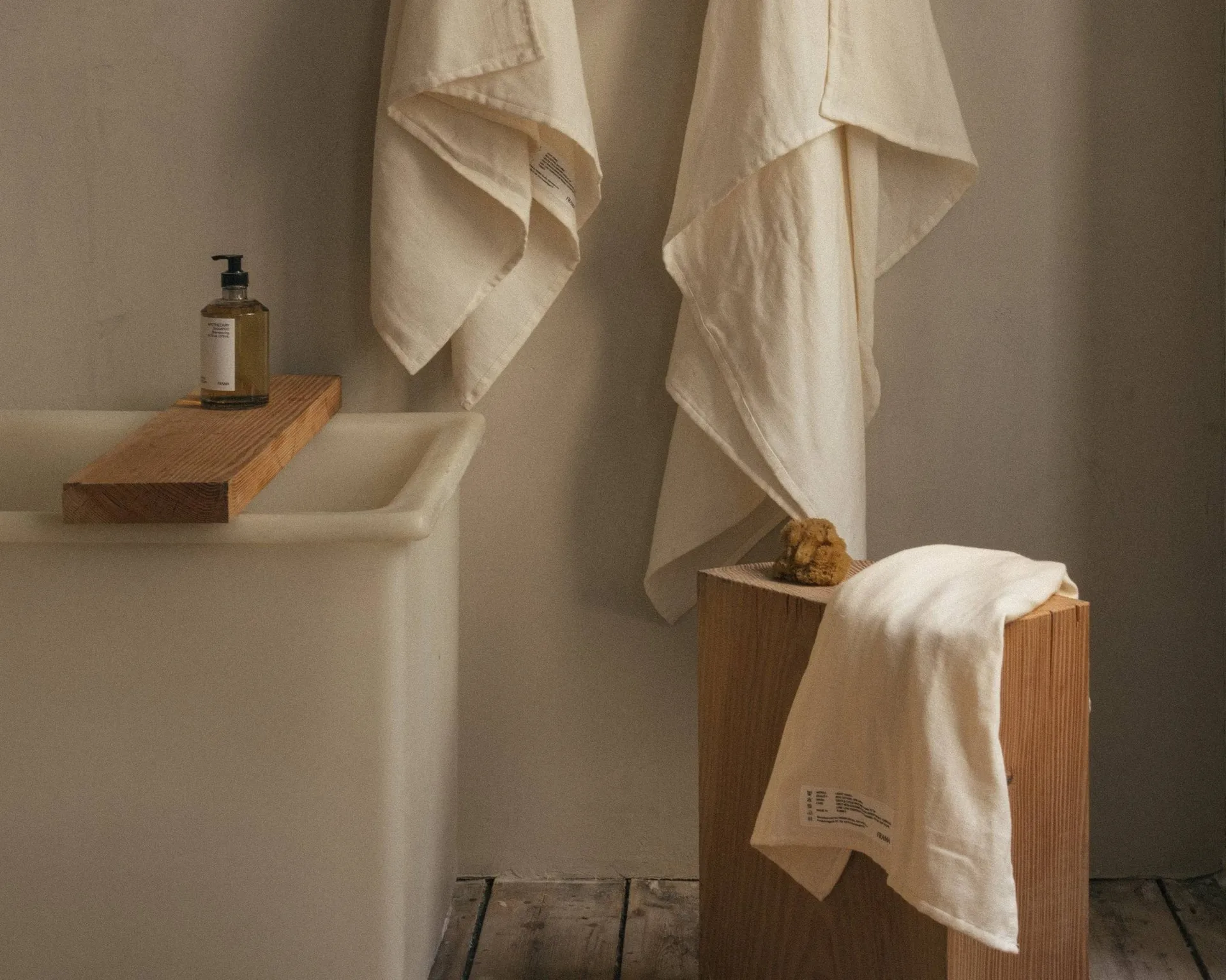 Light Towel kylpypyyhe 150x100 cm, Bone white (valkoinen) FRAMA