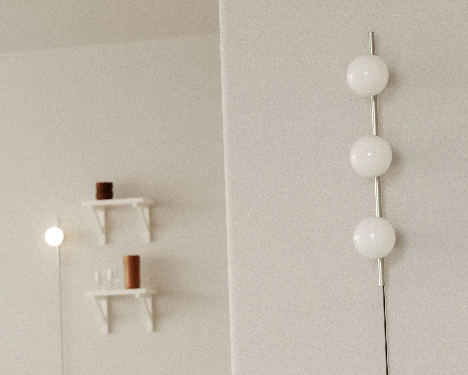 Ovoid Single seinälamppu, Ruostumaton teräs-opaalilasi FRAMA