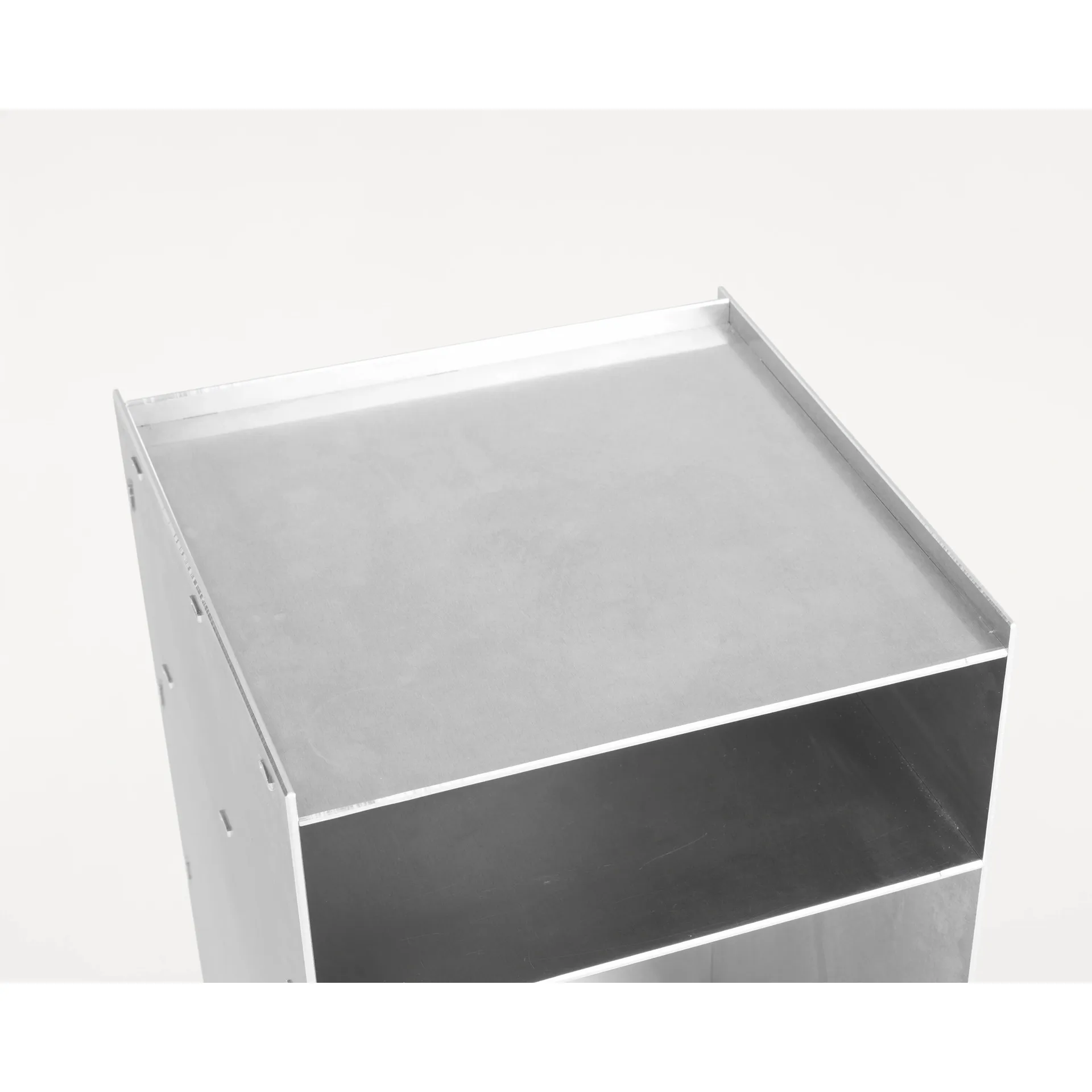 Rivet Cart apupöytä pyörillä, Alumiini, 32,8x33,8x65 cm FRAMA