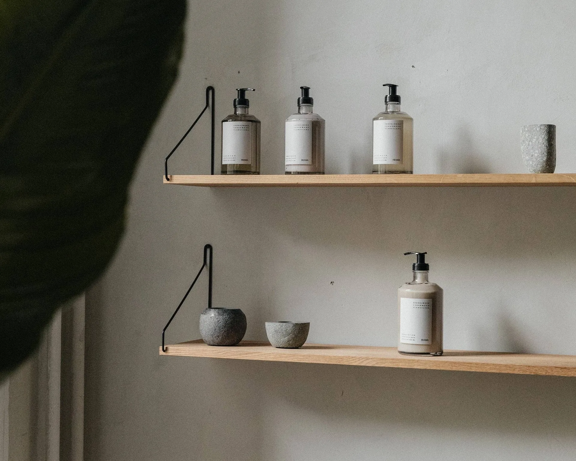Single Shelf seinähylly, Tammi-musta, 80x20 cm FRAMA