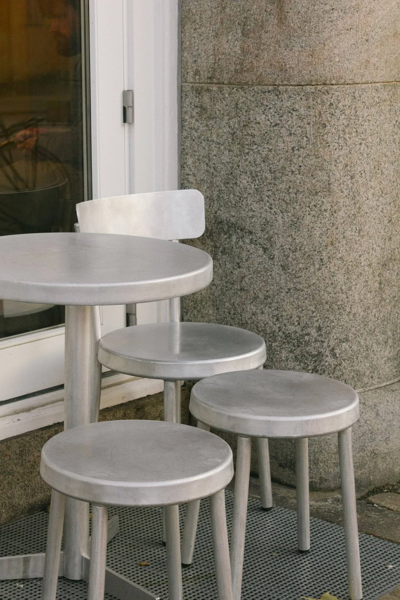Tasca Table ruokapöytä, Aluminium, small, Ø58x75,5 cm FRAMA