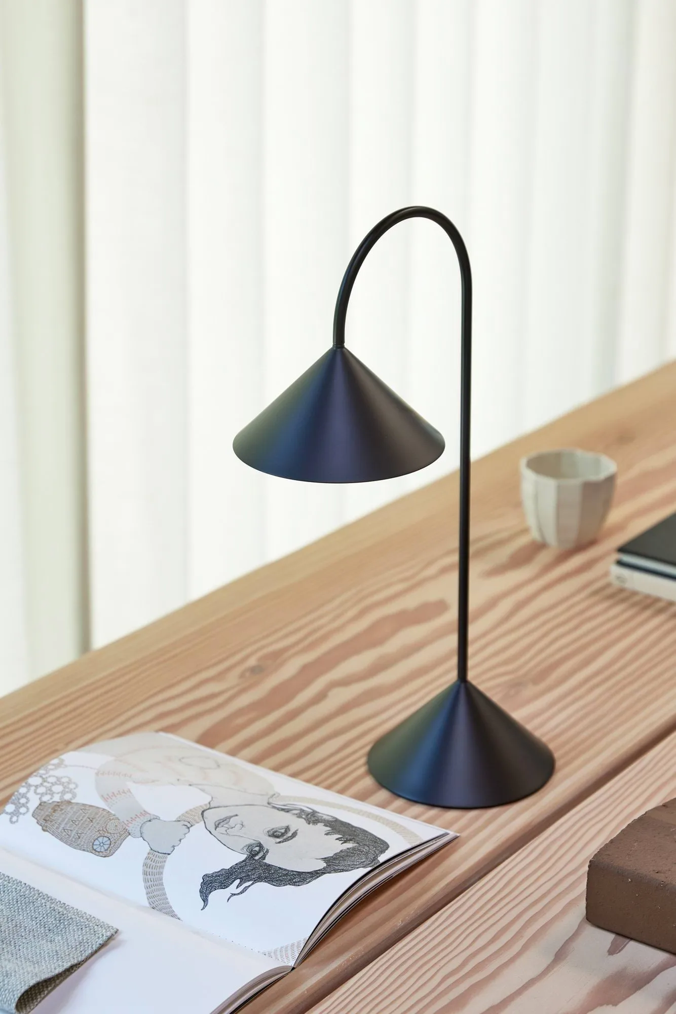 Grasp kannettava pöytälamppu, Matta musta, 47 cm Frandsen