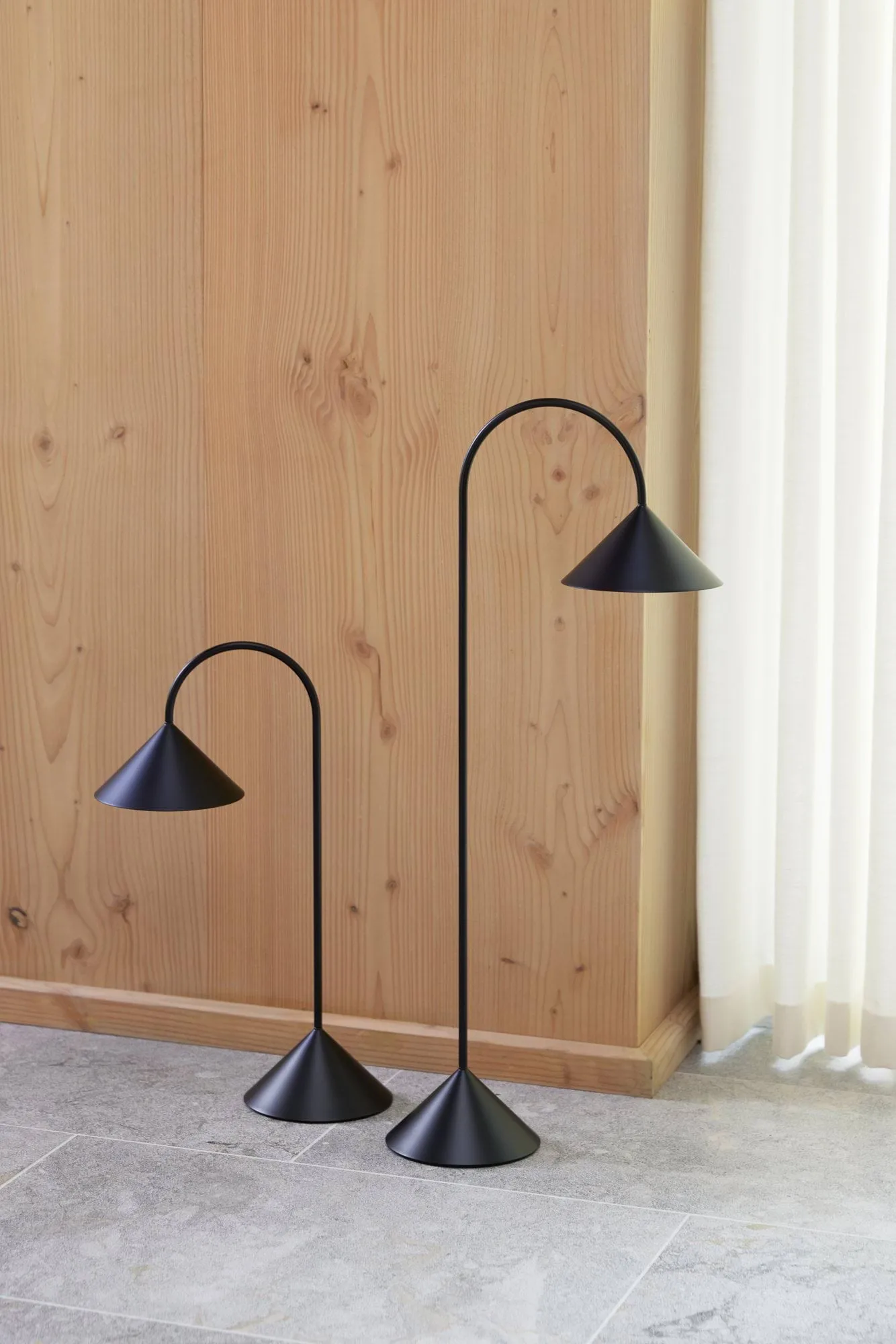 Grasp kannettava pöytälamppu, Matta musta, 47 cm Frandsen