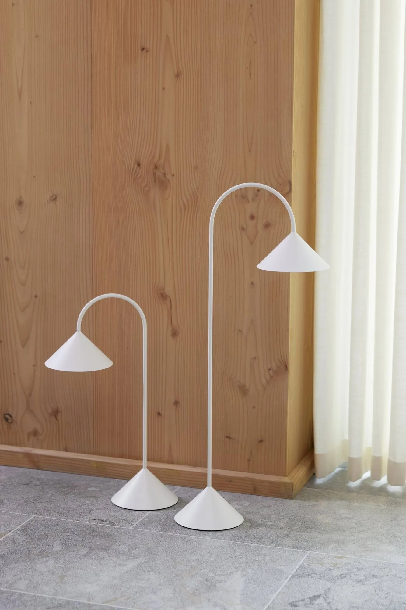 Grasp kannettava pöytälamppu, Matte White, 72 cm Frandsen