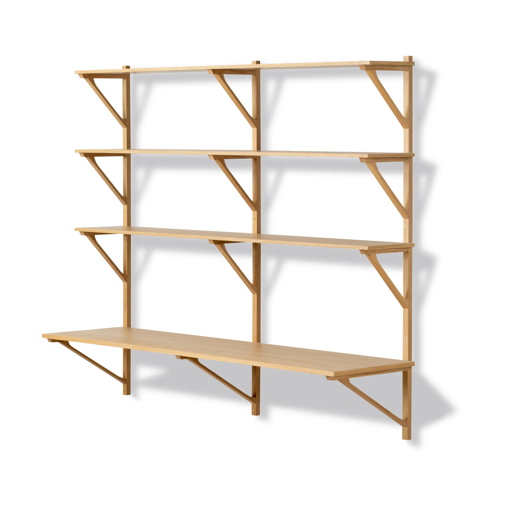 BM29 hylly kirjoituspöydällä 149x134 cm, Tammi lakka Fredericia Furniture