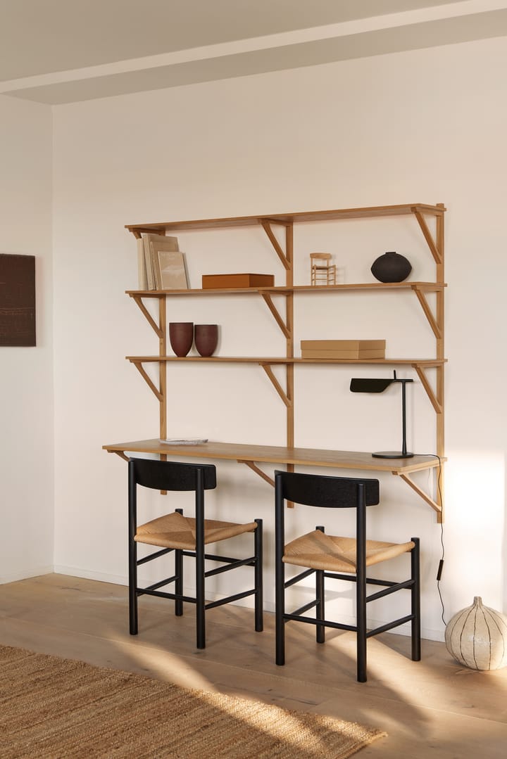 BM29 hylly kirjoituspöydällä 149x134 cm, Tammi lakka Fredericia Furniture