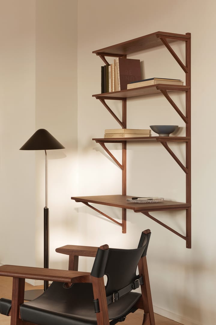 BM29 hylly työpöydällä 78x134 cm, Pähkinälakka Fredericia Furniture