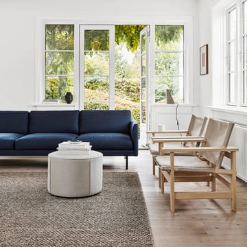 Calmo 5623 sohva - Sunniva 717 musta teräslamppu - Fredericia Furniture