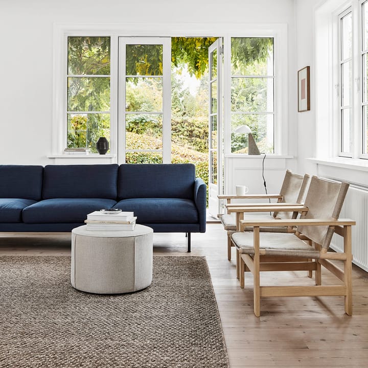 Calmo 5623 sohva, Sunniva 783 musta teräslamppu Fredericia Furniture