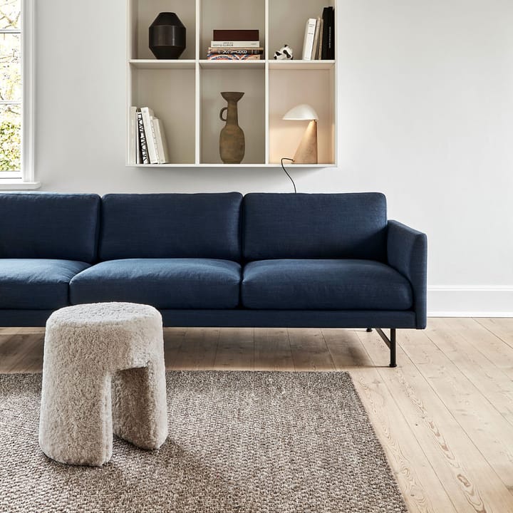 Calmo 5623 sohva, Sunniva 783 musta teräslamppu Fredericia Furniture