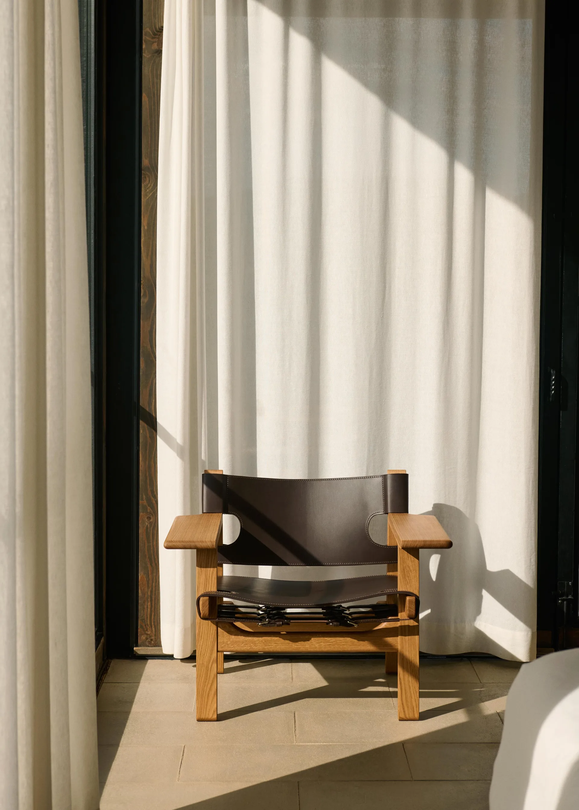 Espanjalainen tuoli nojatuoli, Nahka tumma ruskea öljytty tammi Fredericia Furniture