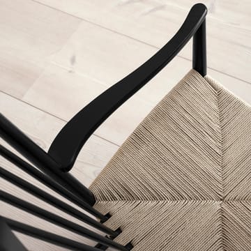 J16 keinutuoli - Musta mustalakattu tammi - Fredericia Furniture