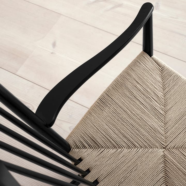 J16 keinutuoli, Musta mustalakattu tammi Fredericia Furniture
