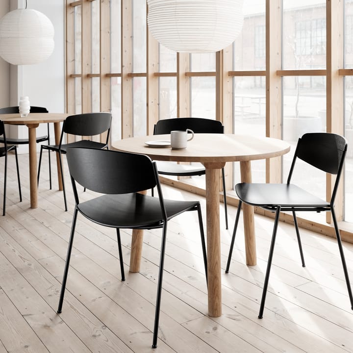 Lynderup 3080 tuoli, Punainen pähkinä- musta teräsrunkoinen Fredericia Furniture