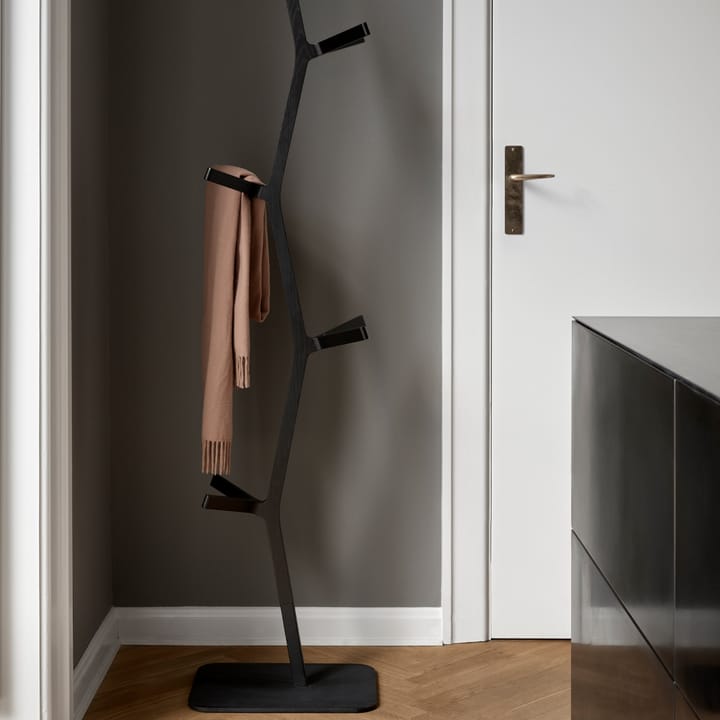 Nara naulakko, Musta petsattu saarni - mustaksi maalattu teräs Fredericia Furniture