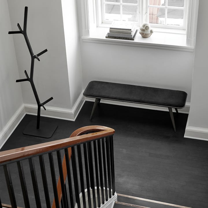 Nara naulakko, Musta petsattu saarni - mustaksi maalattu teräs Fredericia Furniture