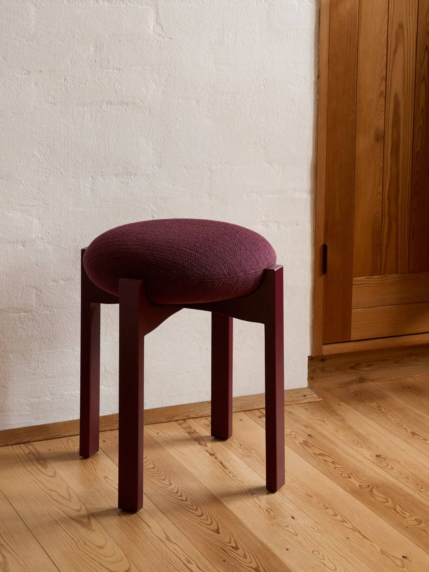 Pioneer jakkara matala, Odino RC43 bordeaux-bordeaux pyökki Fredericia Furniture