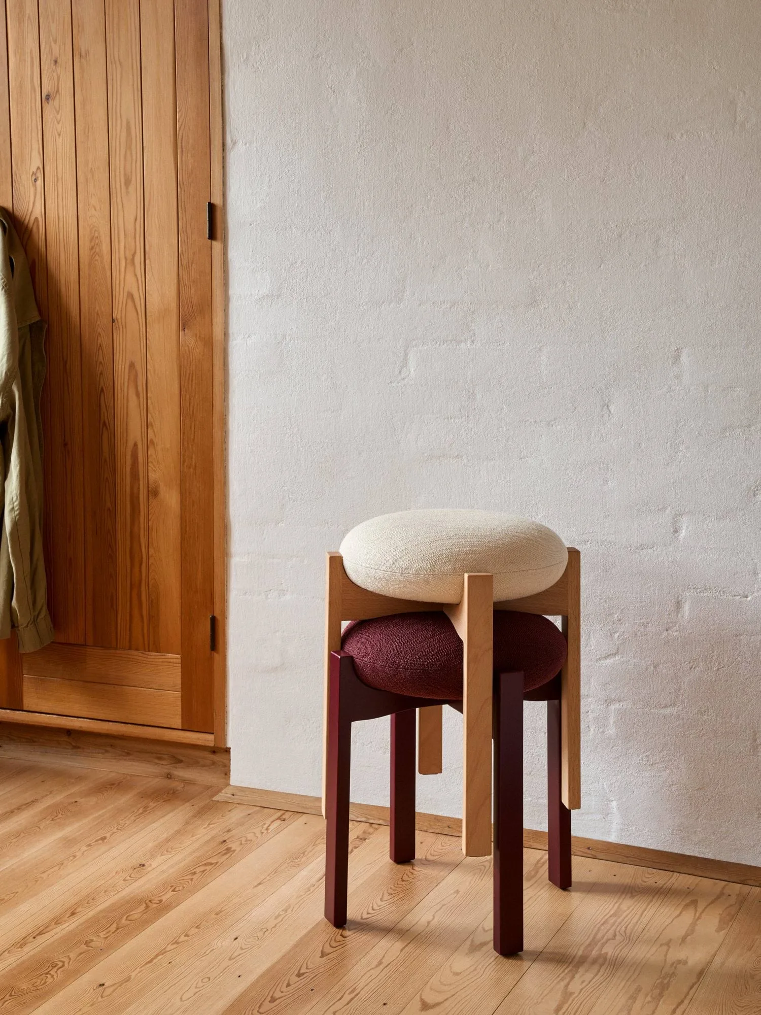 Pioneer jakkara matala, Odino RC43 bordeaux-bordeaux pyökki Fredericia Furniture