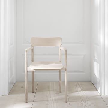Post 3445 käsinojatuoli - Lakkalakattu tammi - Fredericia Furniture
