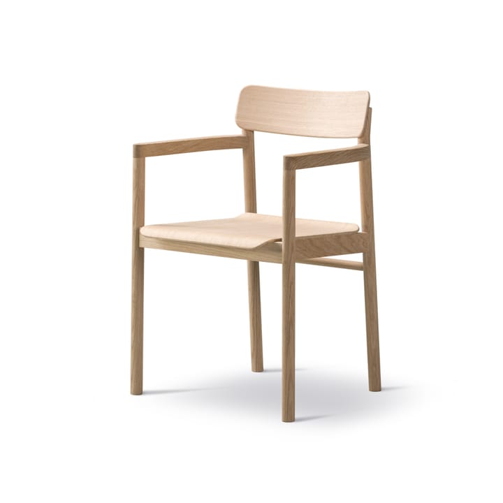 Post 3445 käsinojatuoli - Lakkalakattu tammi - Fredericia Furniture