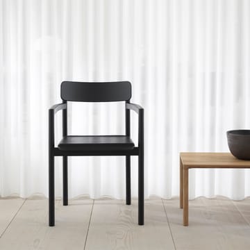 Post 3445 käsinojatuoli - Lakkalakattu tammi - Fredericia Furniture