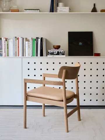 Post nojatuoli - Vegeta nahka-vaalea öljytty tammi - Fredericia Furniture