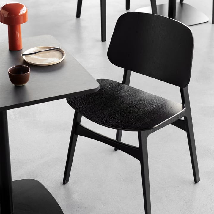 Søborg puu tuoli, Musta lakattu tammi - mustaksi lakattu tammiteline Fredericia Furniture