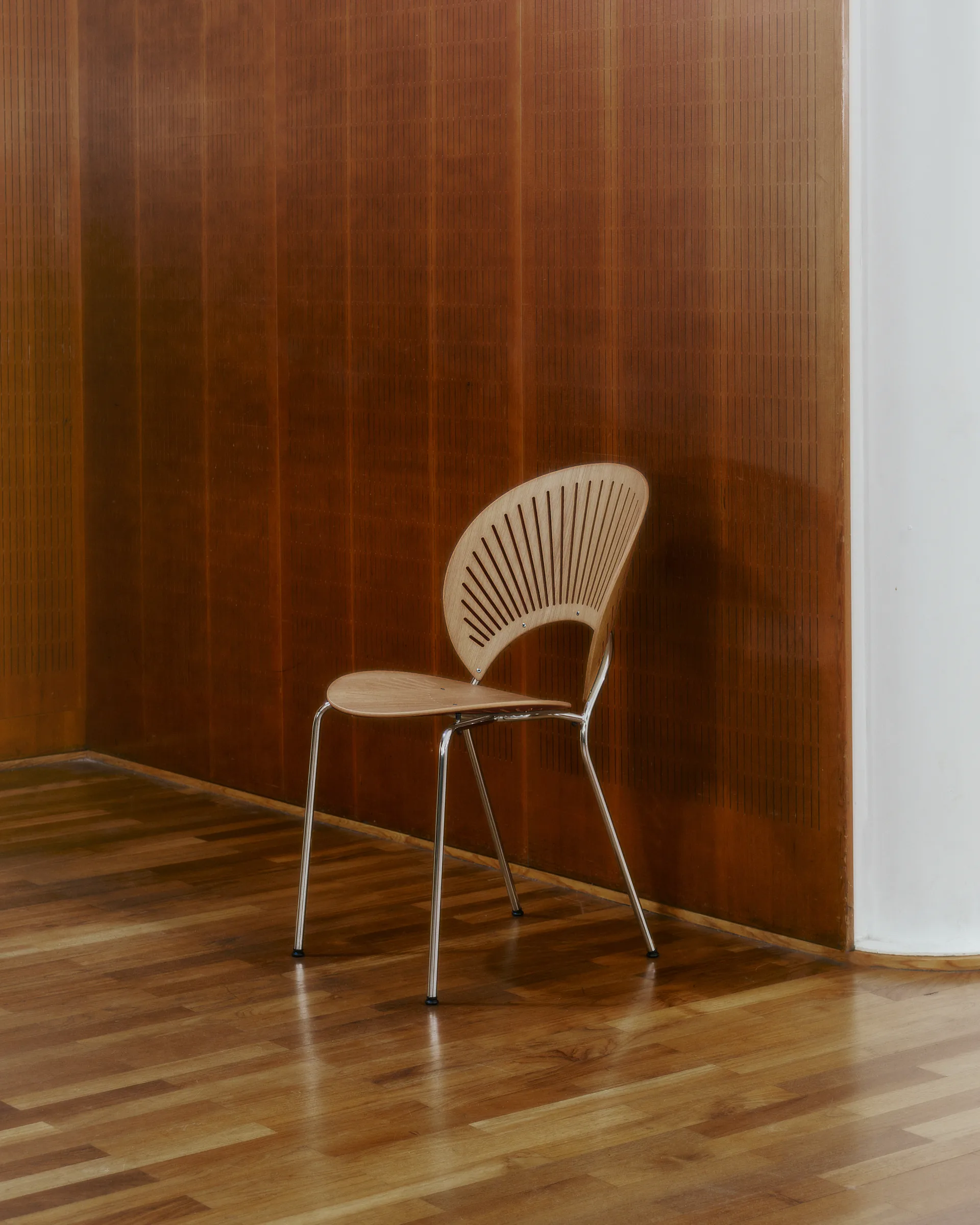 Trinidad 3398 tuoli, Öljytty tammi-ruostumaton harjattu teräs Fredericia Furniture