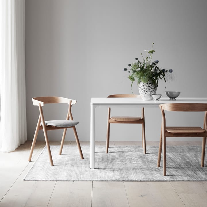 Yksi 3340 tuoli, Lakkalakattu tammi Fredericia Furniture