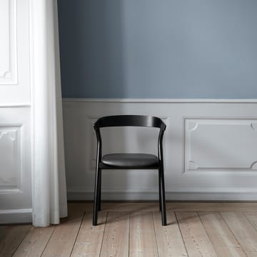 Yksi 3341 tuoli - Premiumnahka 88-musta lakattu tammi - Fredericia Furniture