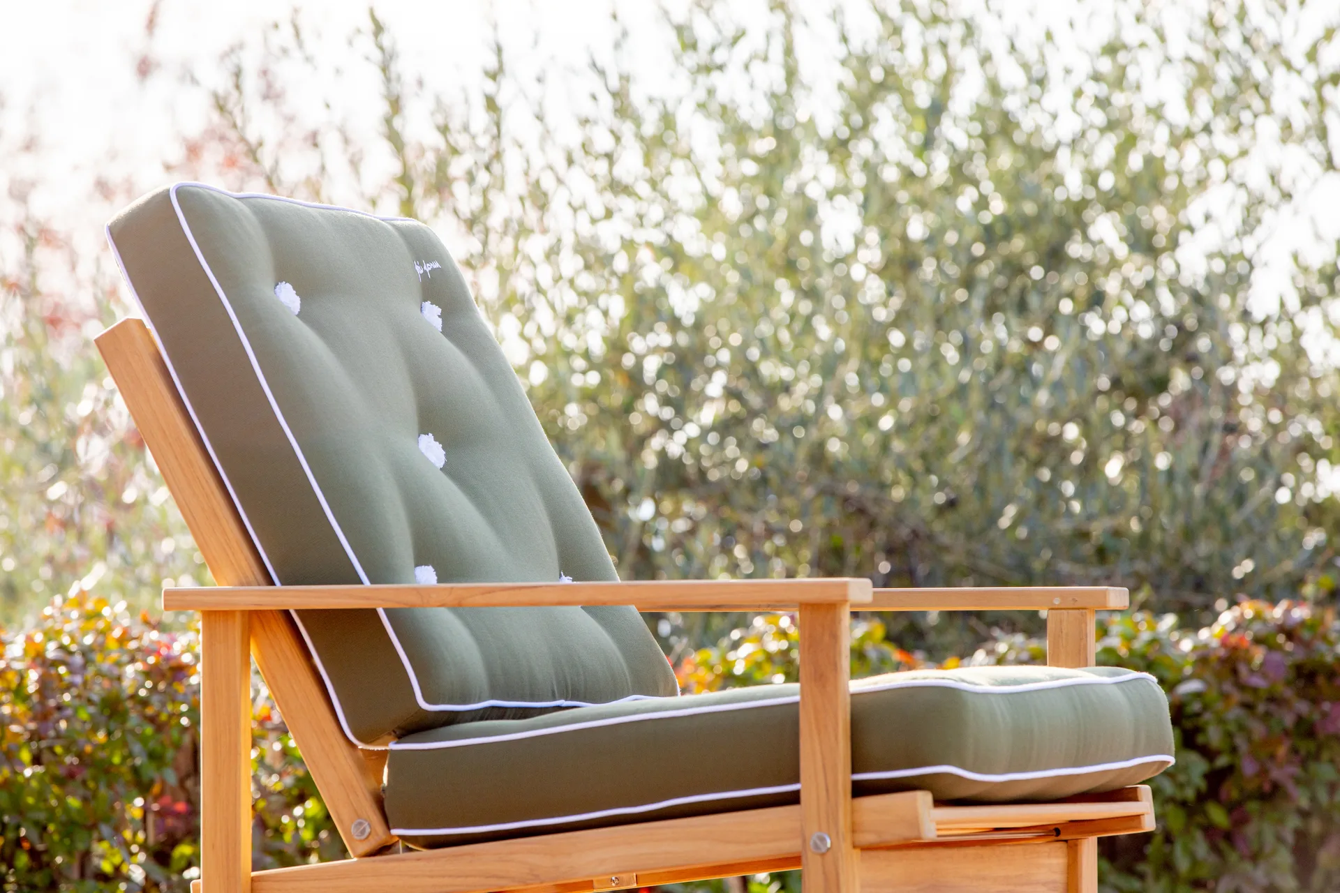 05 nojatuoli, Tiikki Fri Form