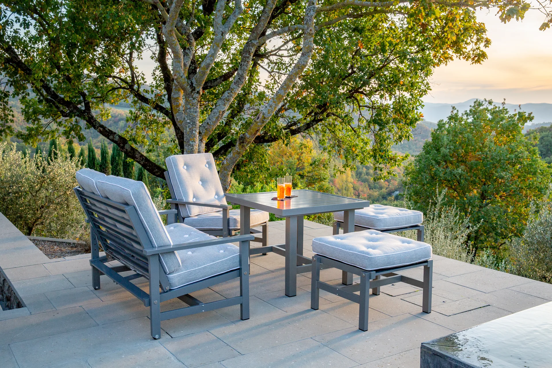 08 sohva, Harmaa, 2-istuttava Fri Form