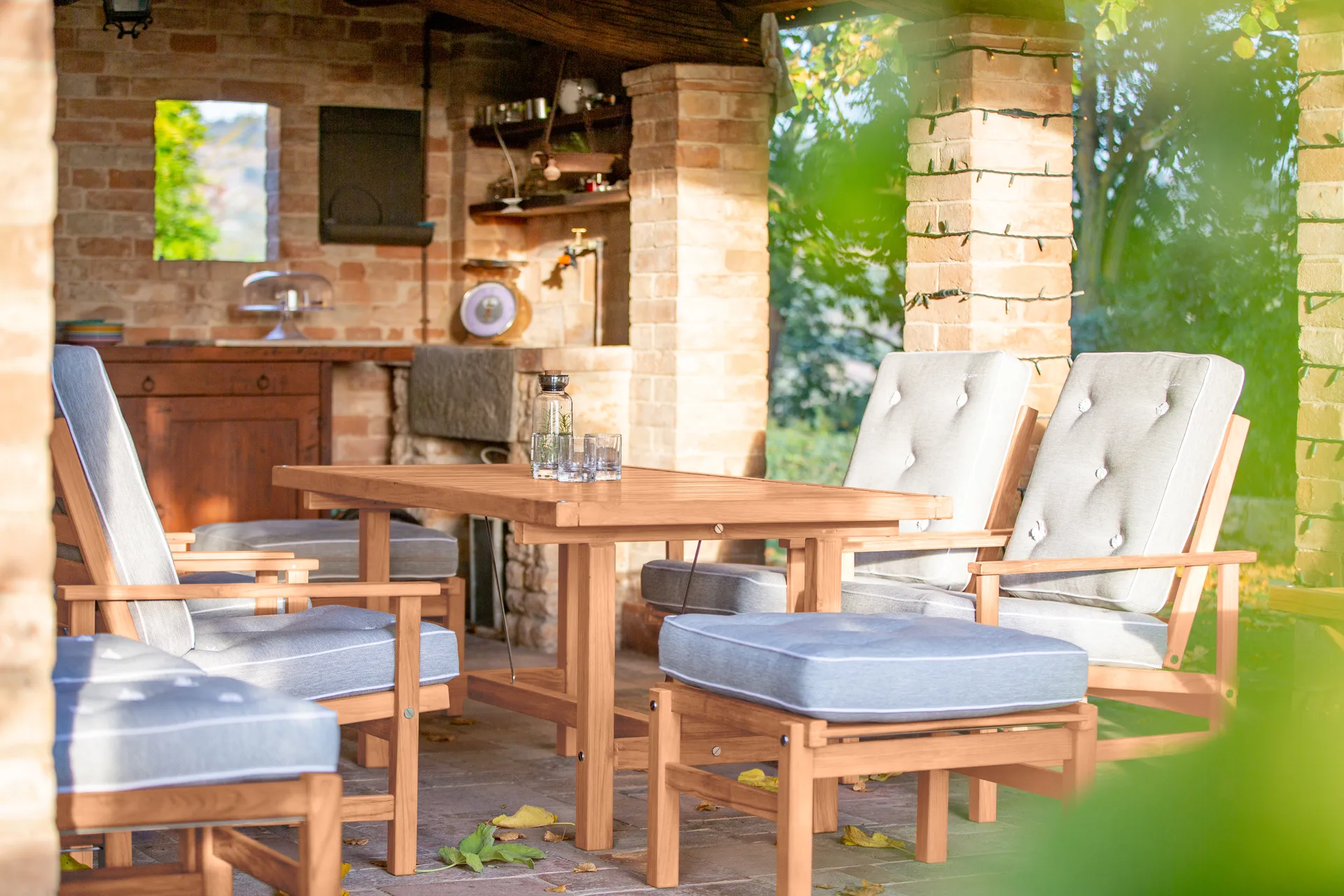 62 pöytä, Redwood, 155×85×65,5 cm Fri Form