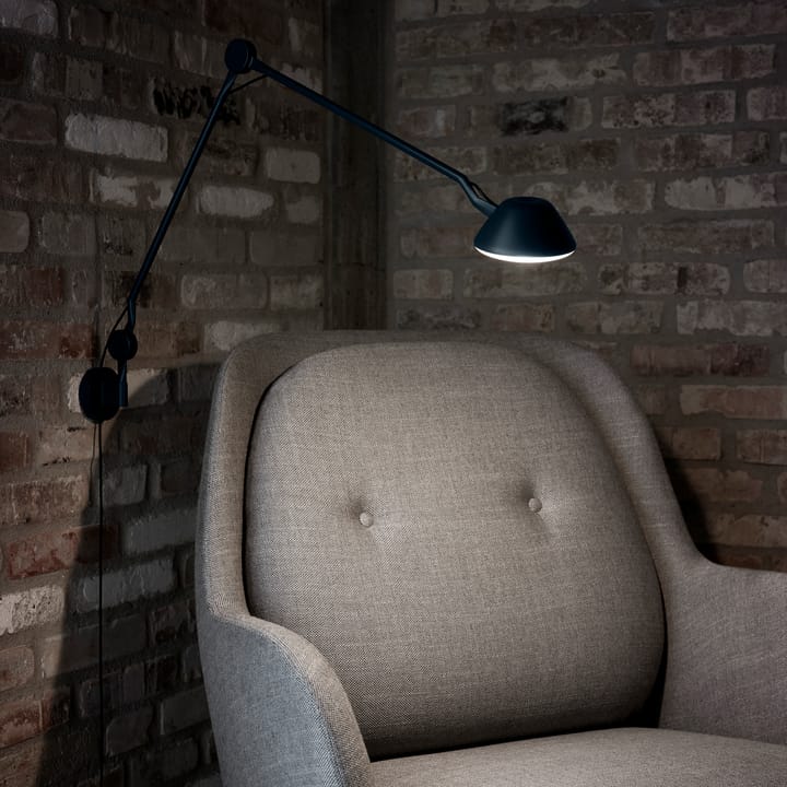 AQ01 seinävalaisin, Musta Fritz Hansen
