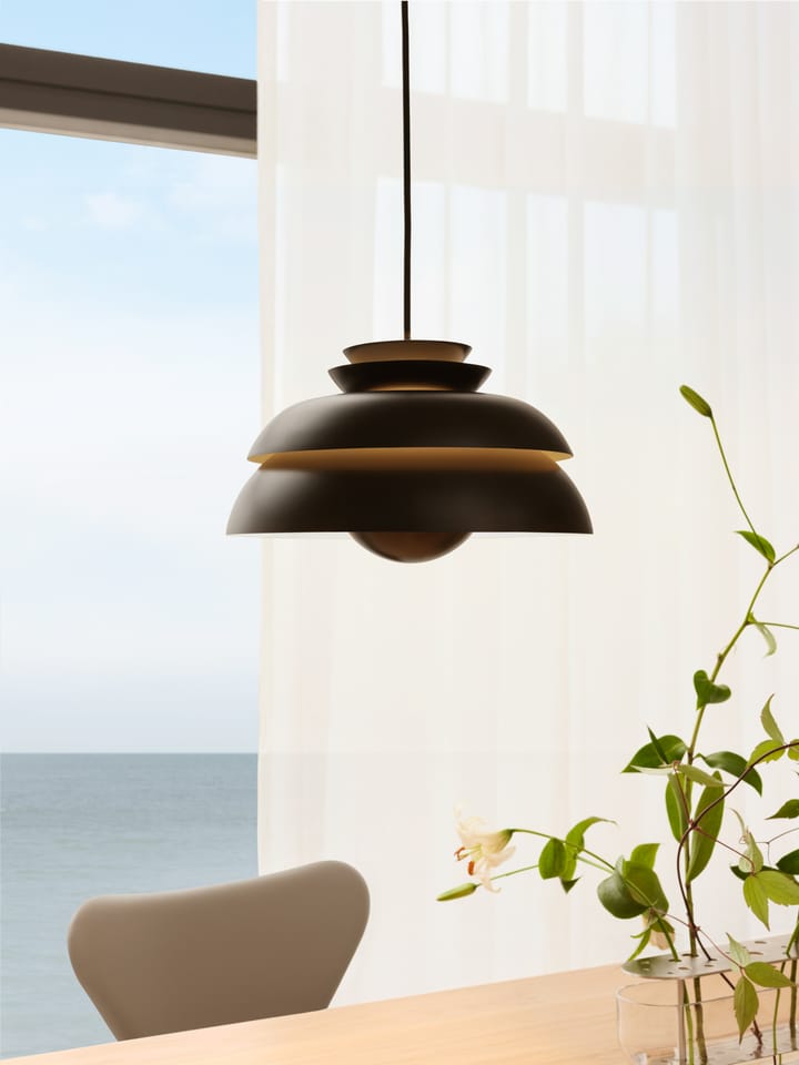 Concert riippuvalaisin musta, P3 Fritz Hansen