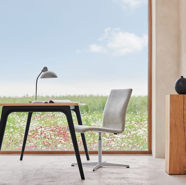 Kaiser Idell 6556-T -pöytävalaisin, Easy Grey Fritz Hansen