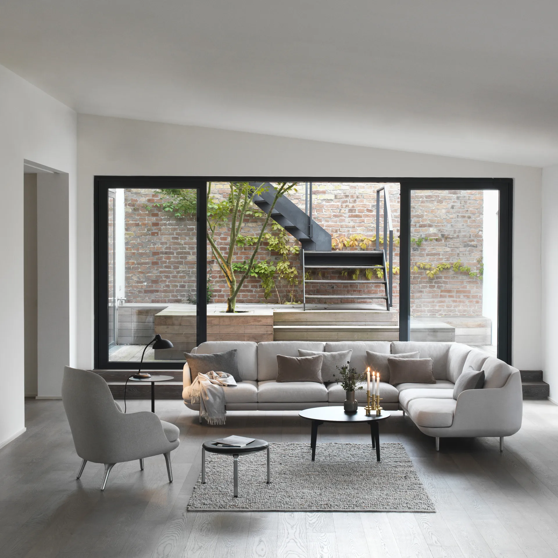 Kaiser Idell 6556-T -pöytävalaisin, Matt black Fritz Hansen