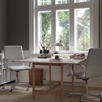 Kaiser Idell 6556-T -pöytävalaisin - White - Fritz Hansen