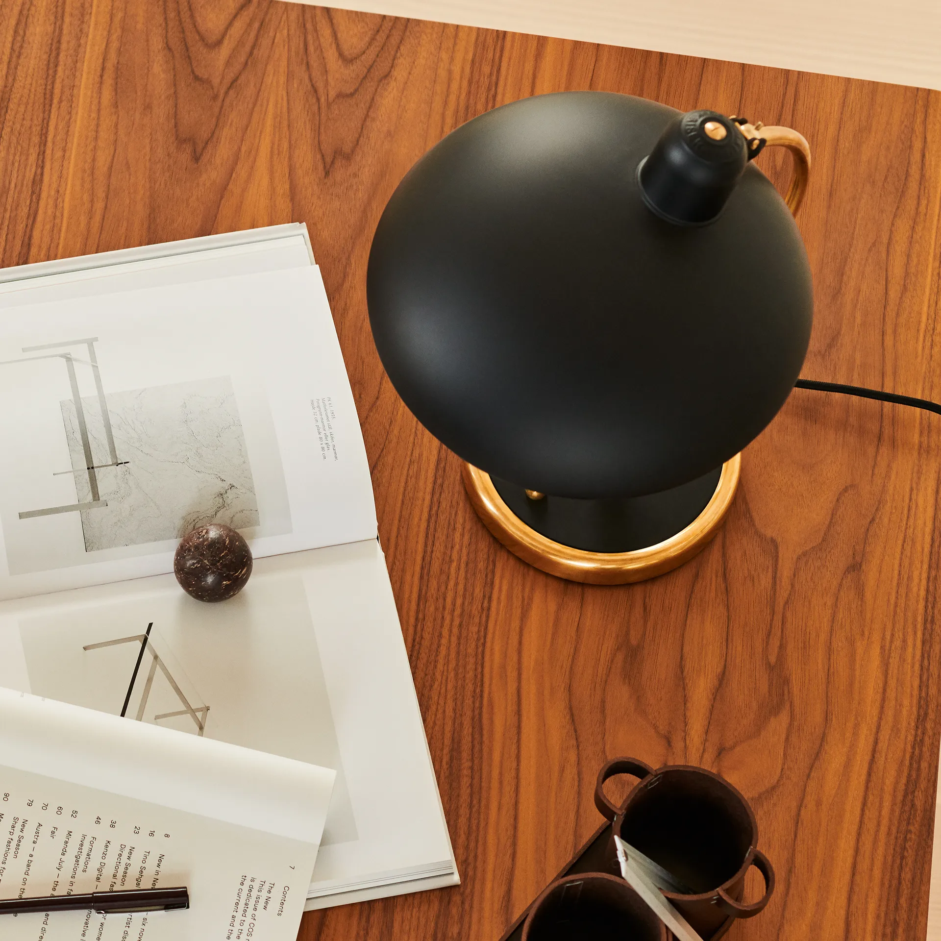 Kaiser Idell 6631-T Luxus pöytälamppu messinki, Matt black Fritz Hansen