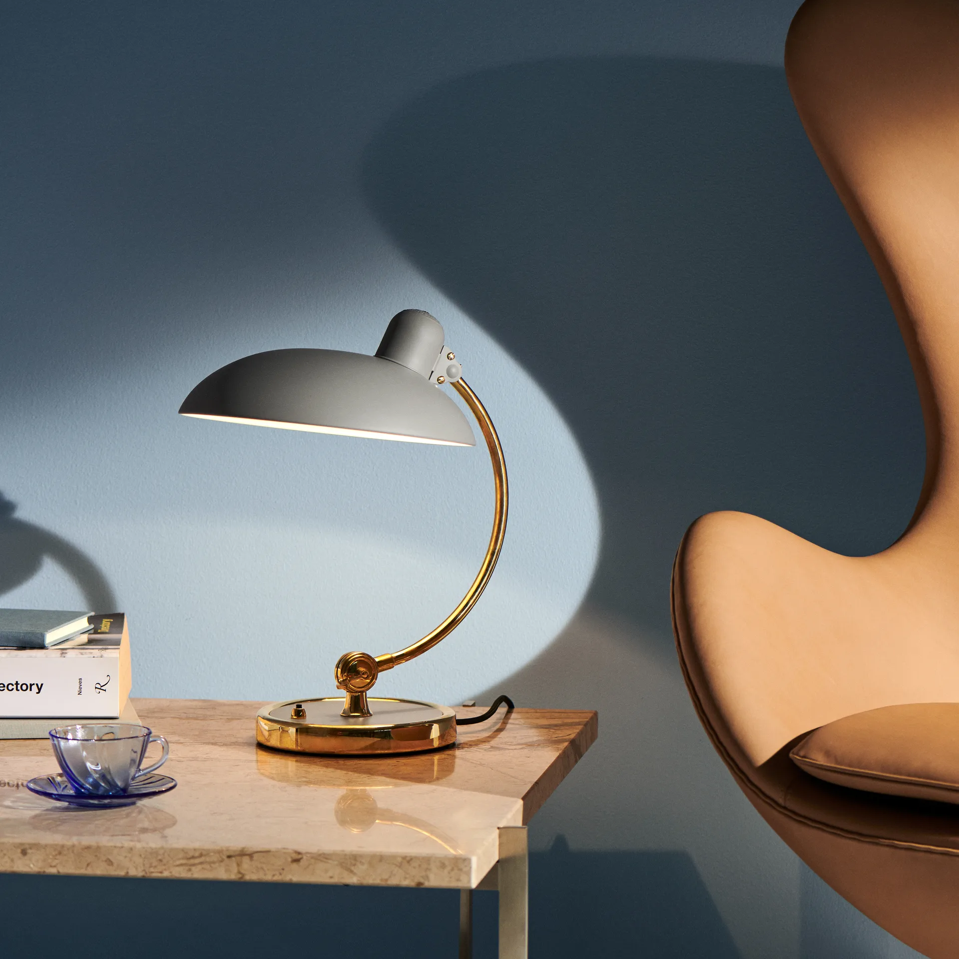 Kaiser Idell 6631-T Luxus -pöytävalaisin, Easy grey Fritz Hansen