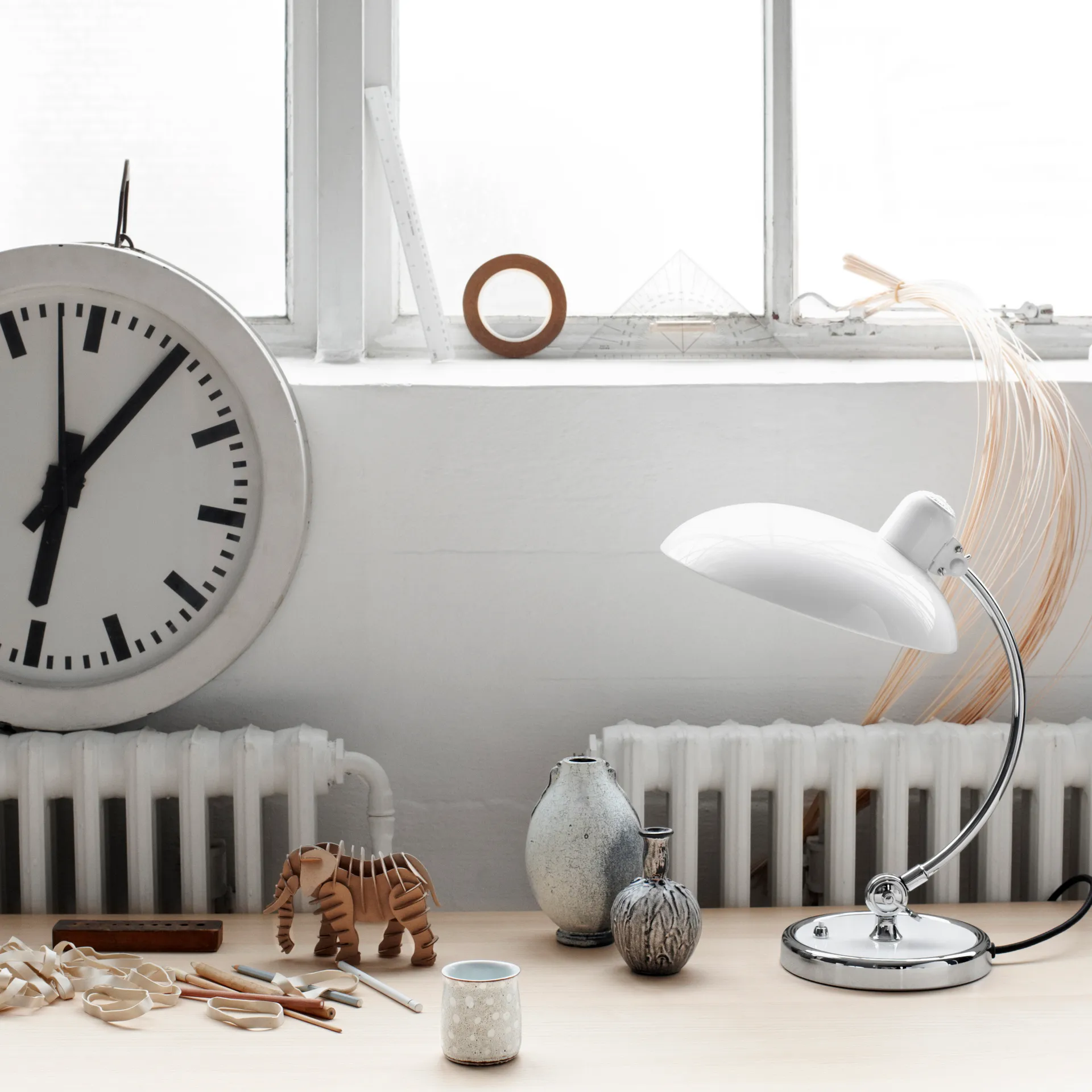 Kaiser Idell 6631-T Luxus -pöytävalaisin, Valkoinen Fritz Hansen