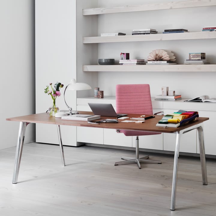 Kaiser Idell 6631-T Luxus -pöytävalaisin, Valkoinen Fritz Hansen
