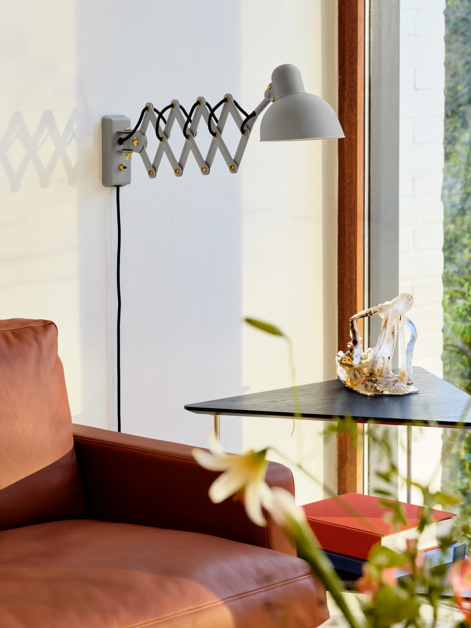 Kaiser Idell 6718-W -seinävalaisin, Easy Grey Fritz Hansen