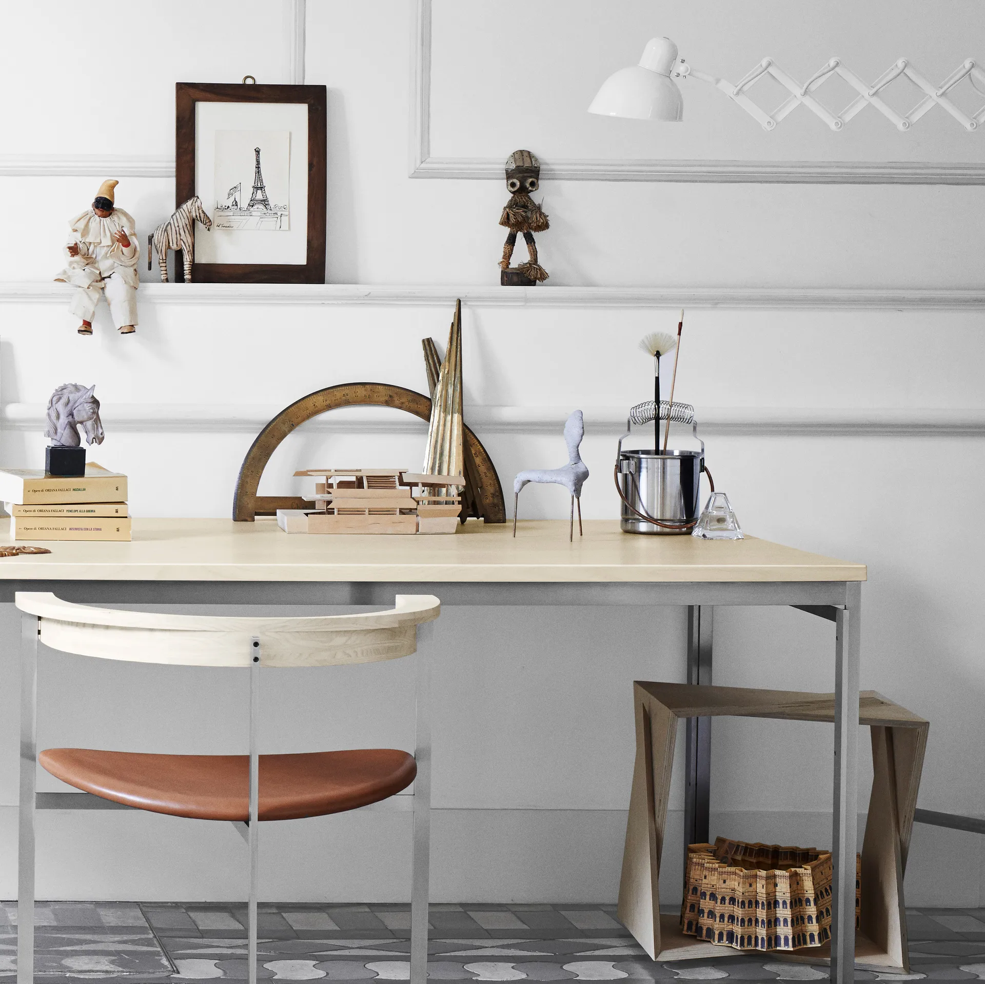 Kaiser Idell 6718-W -seinävalaisin, White Fritz Hansen